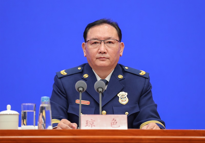 几把操我骚逼啊啊应急部党组成员、消防救援局局长琼色出席新闻发布会